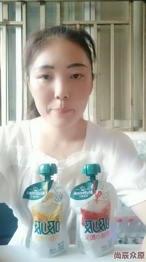 小莹姐乳汁小莹姐近日推出新口味乳汁，受到粉丝热烈追捧，销量大增