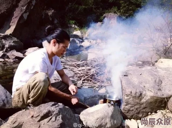 秦守仁萧燕二人历经重重考验终成眷属隐居山林育有一子