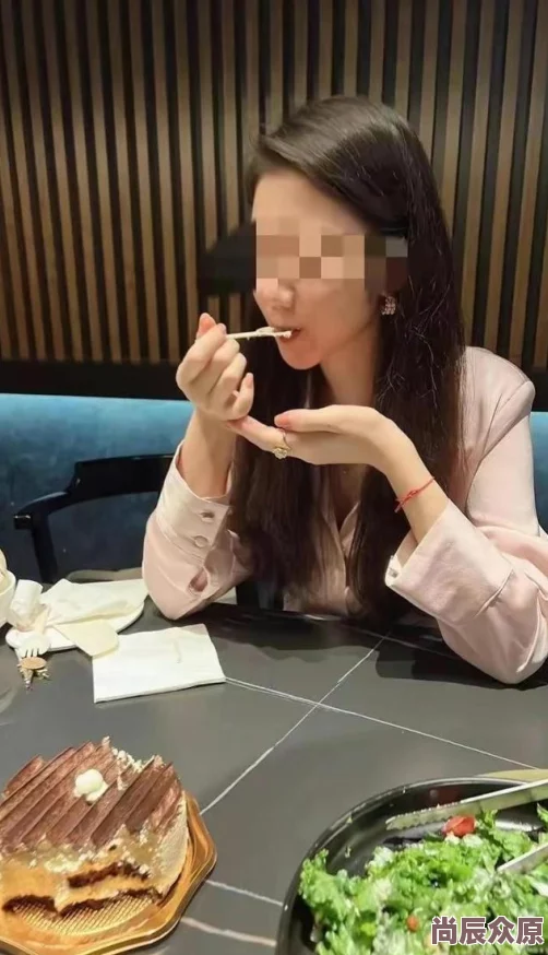 美女私密尿孔18网友上传后续视频引发更大争议