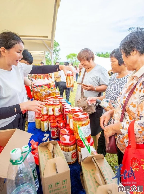 极品村长村里新开了一家农产品直销店，吸引了不少游客前来购买。