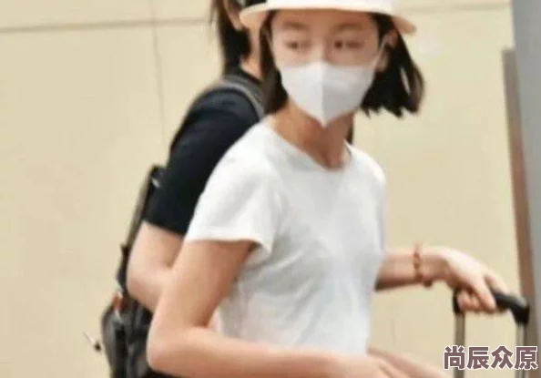 美女扒开内衣视频软件据传用户激增服务器一度瘫痪引发网友热议