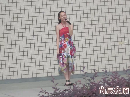 小兵方恒据传出身贫寒靠炒鞋致富后在酒吧邂逅网红女友